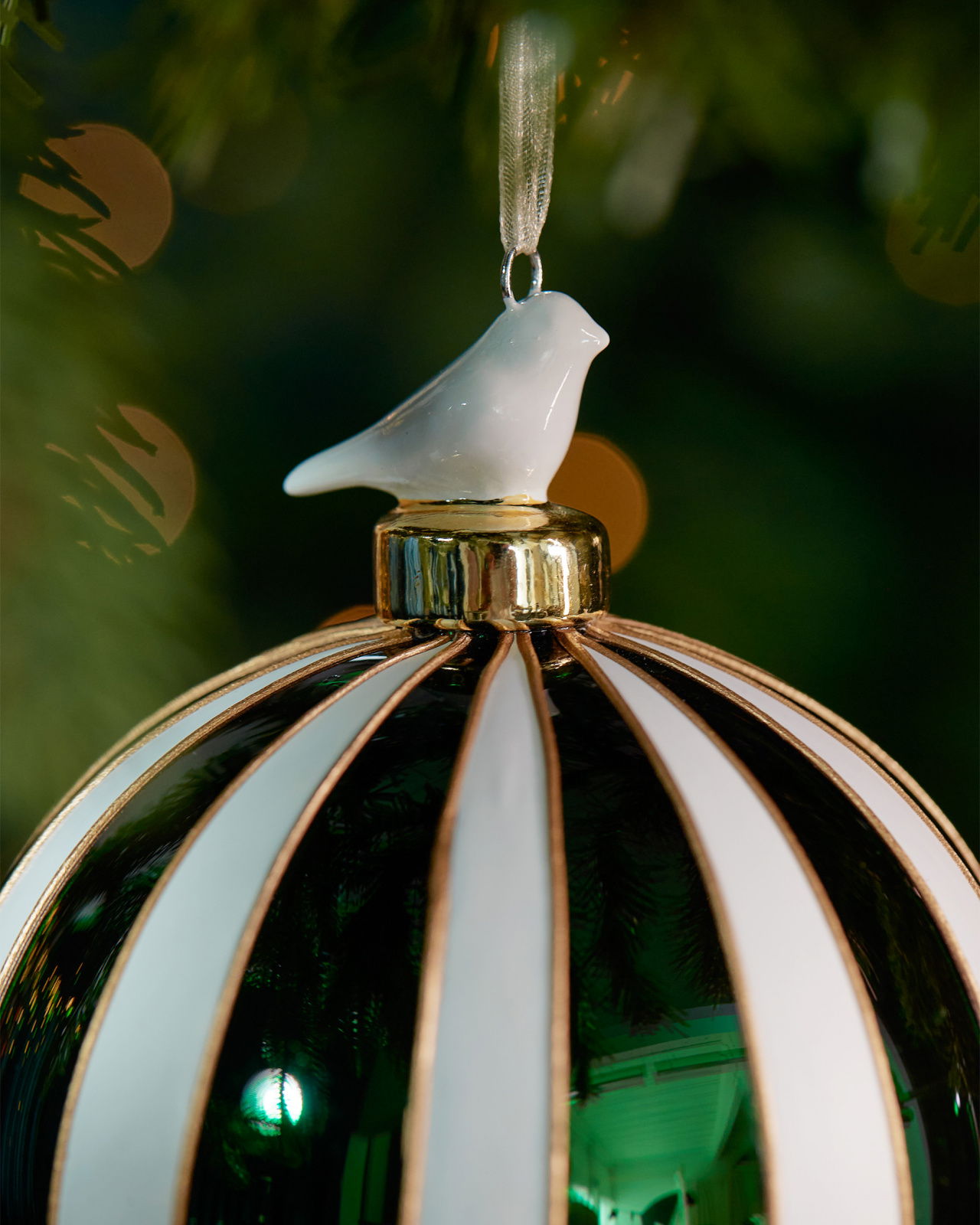 Snow White Robin Bauble Green/White 10cm