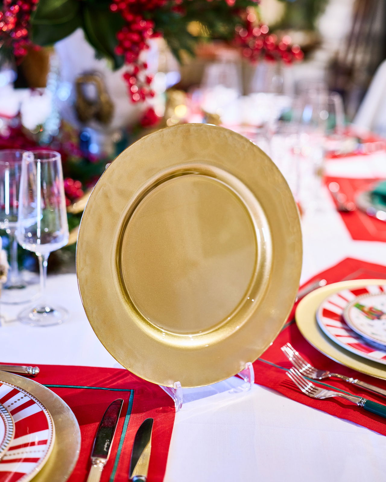 Aurelia-lautasalunen, kulta