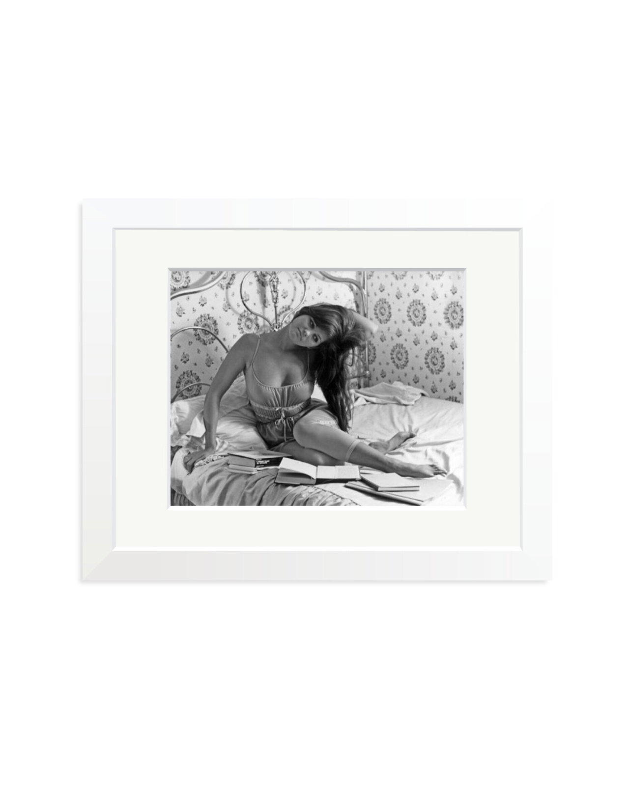In Bed with Cardinale White / Small