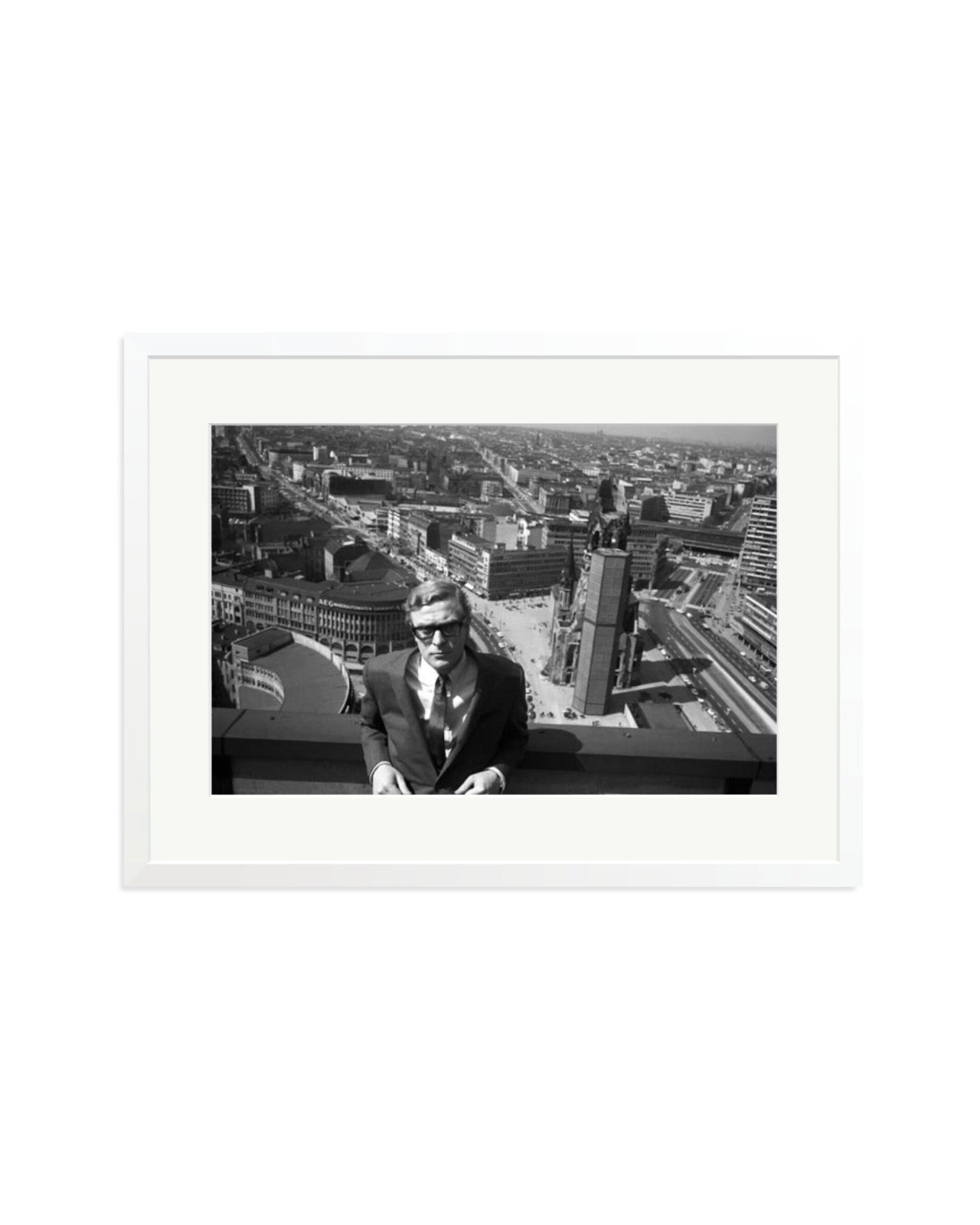 Caine, Funeral in Berlin White / XL