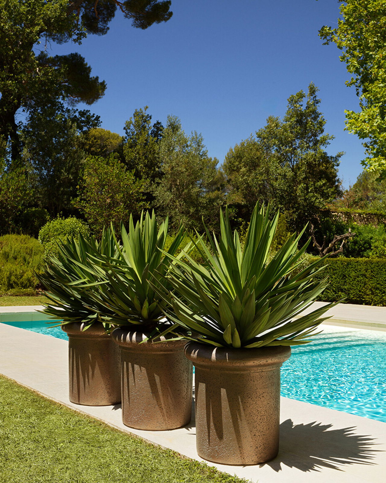 Verdon planter box, bronze