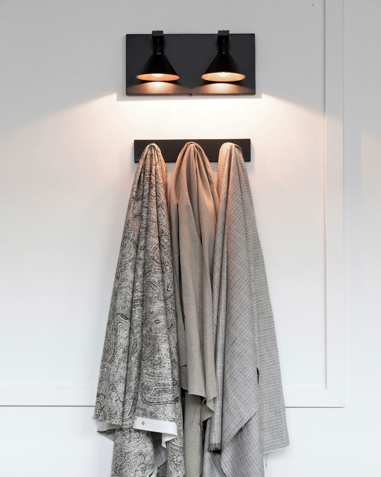 Musta Anzio-seinävalaisin, kaksi kappaletta OUTLET