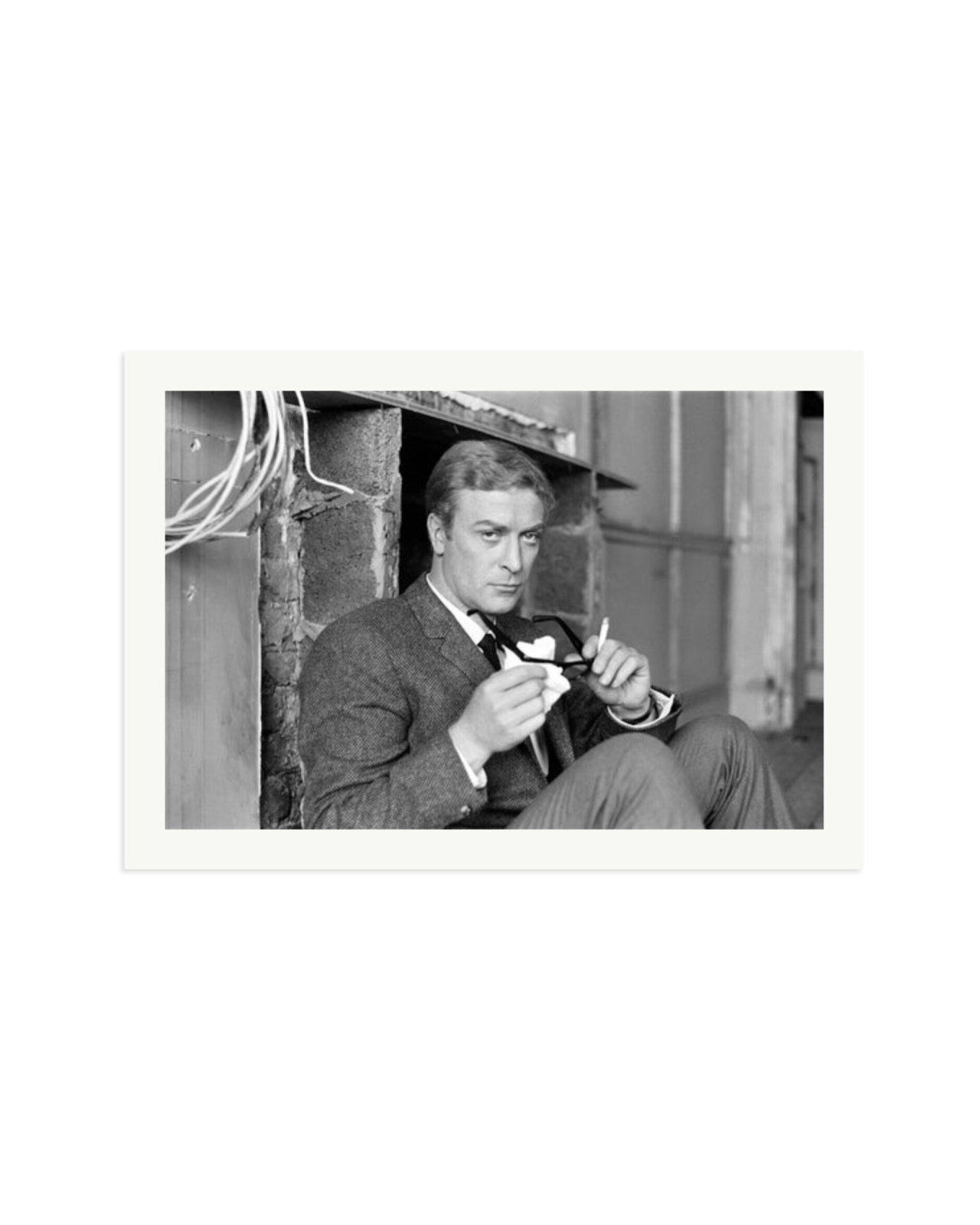 Caine on the set Print Only / XXL
