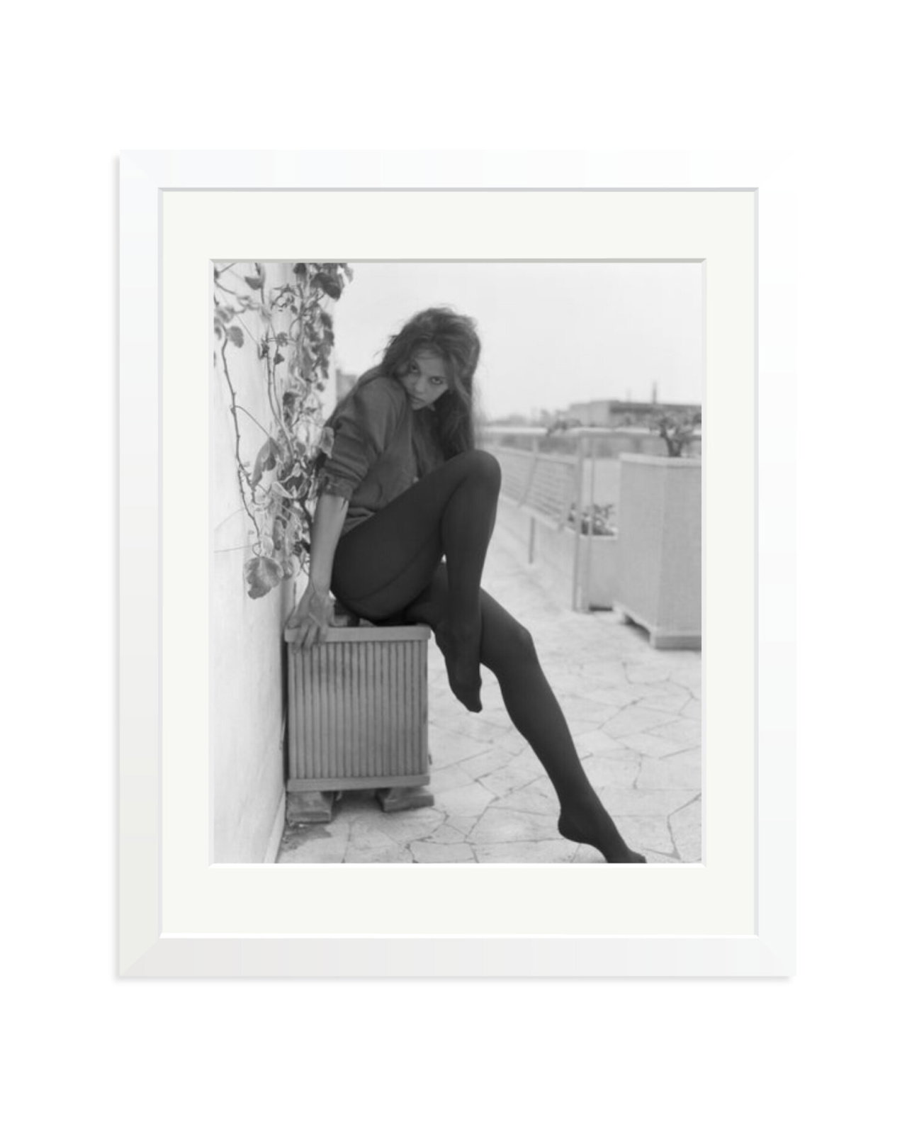 Cardinale Posing in Rome White / Medium