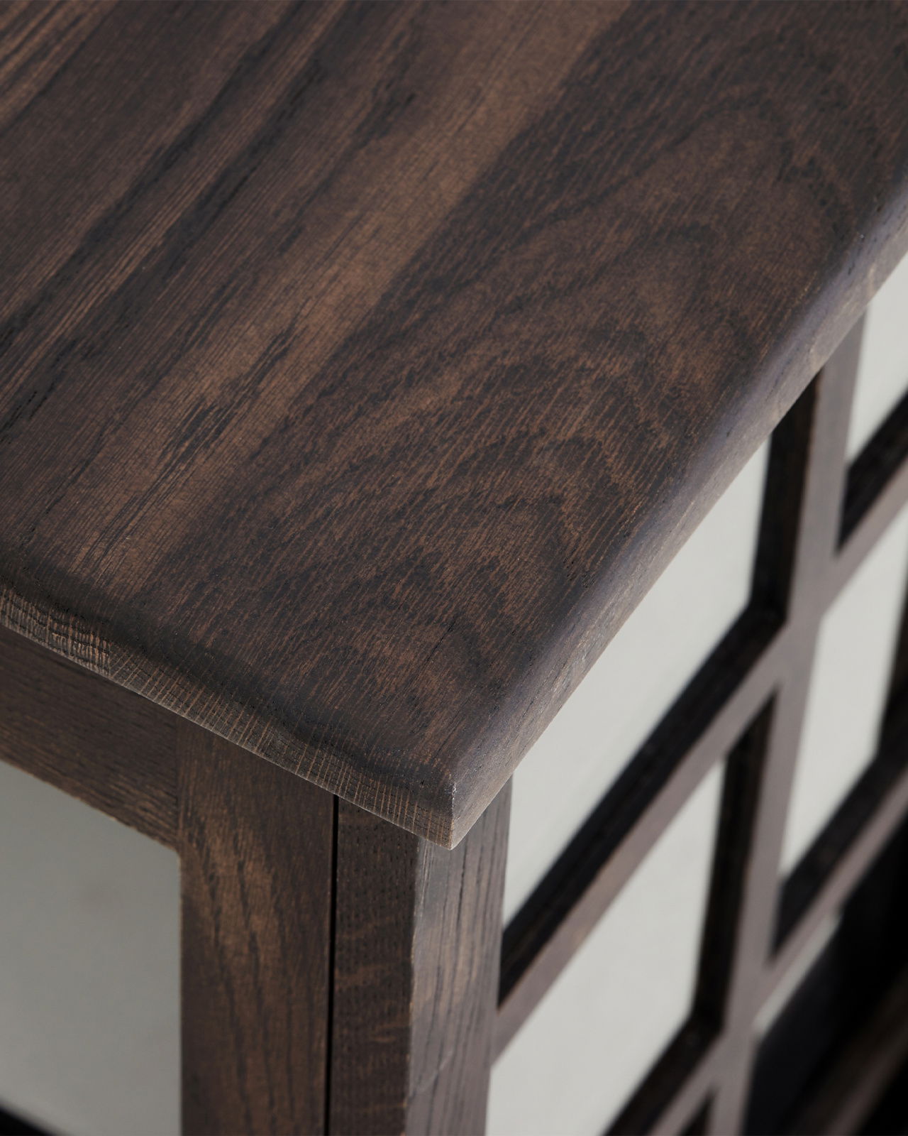 Seethrough skåp mountain wenge