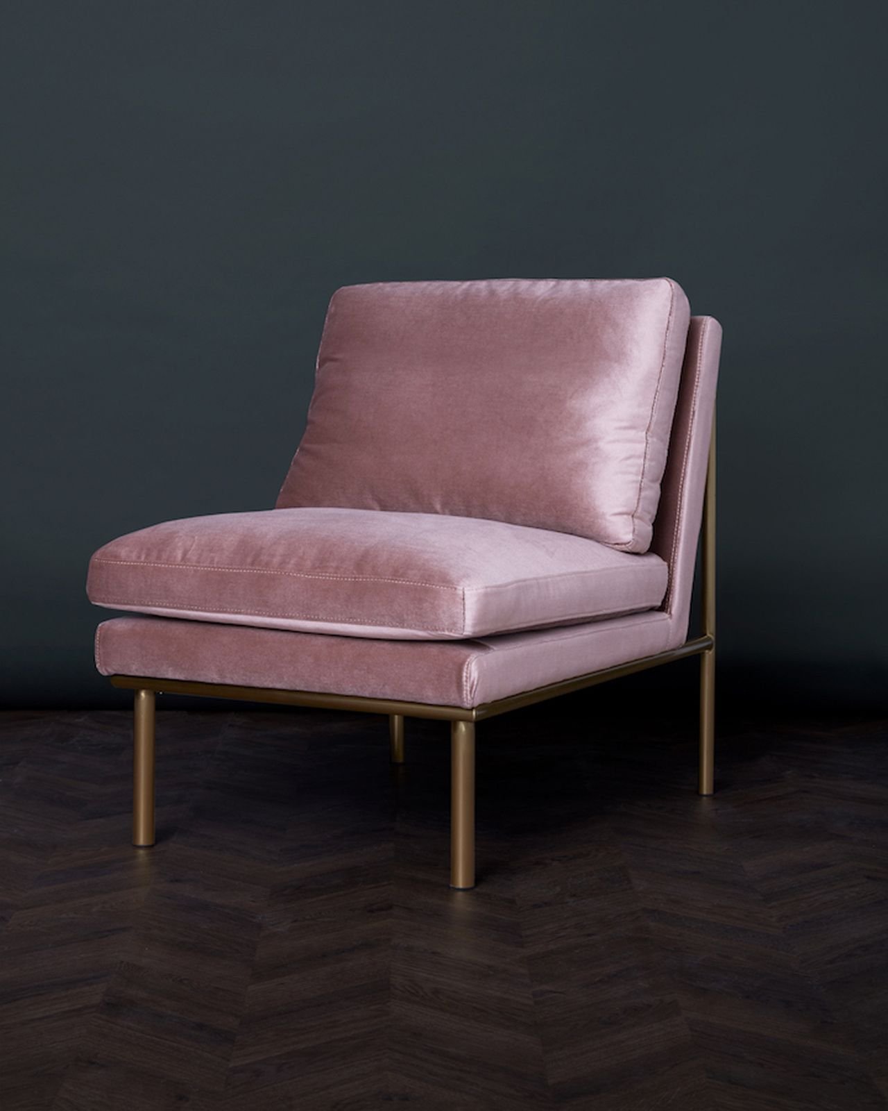 April lounge chair rosewater / brass