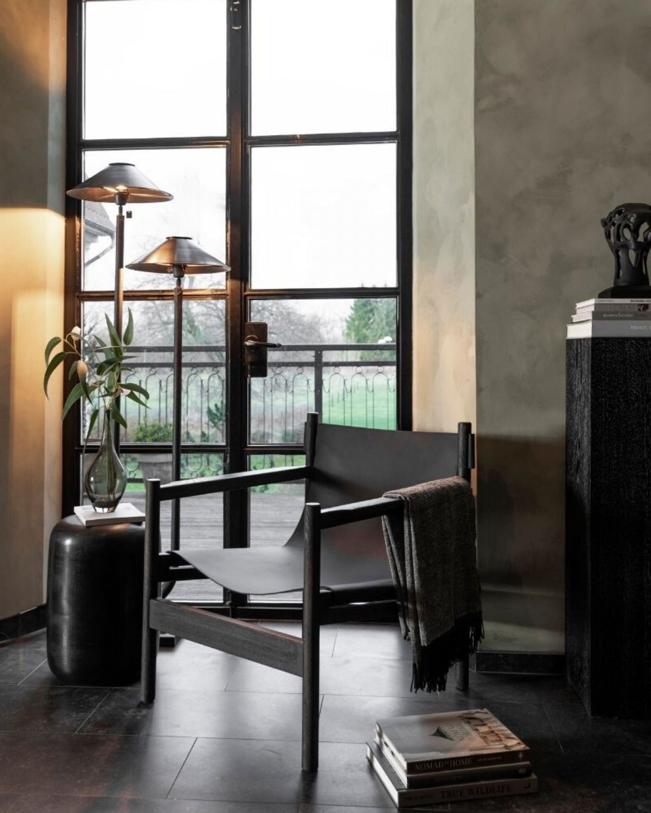 Jordan armchair black