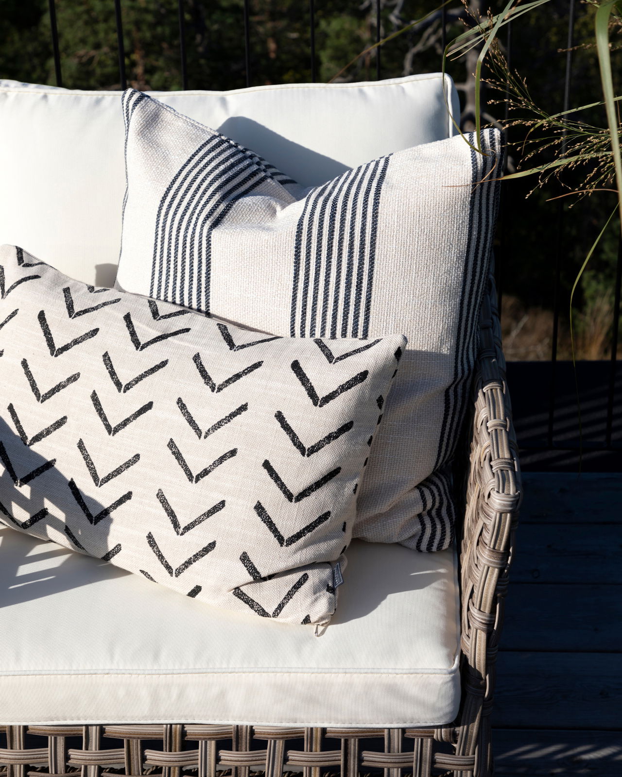 Waldron Stripe Cushion Cover Off-white OUTLET