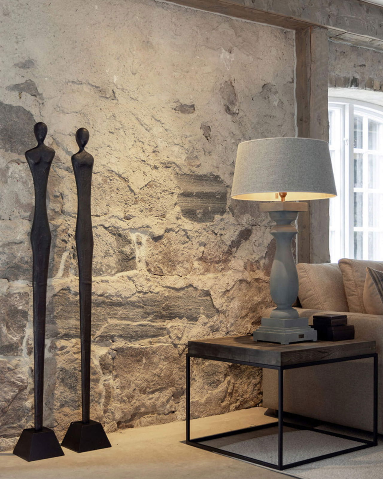 Donna veistos musta OUTLET