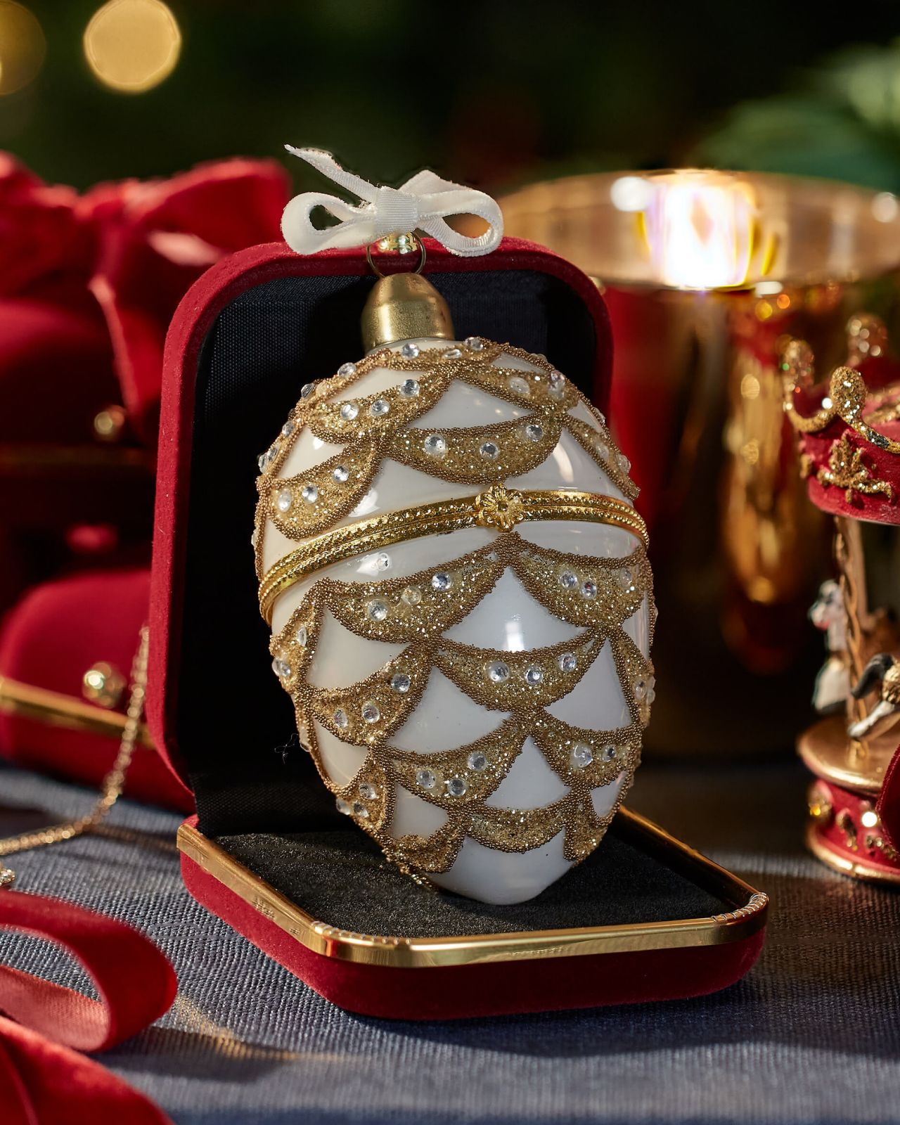 Antoinette Fabergé egg white