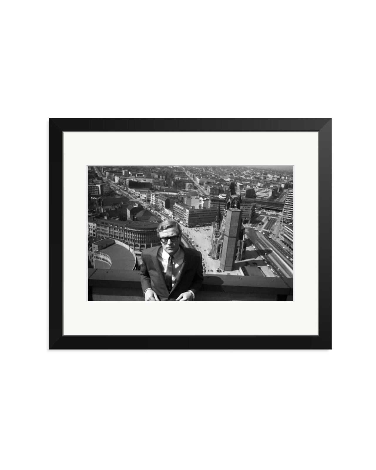 Caine, Funeral in Berlin Black / Medium