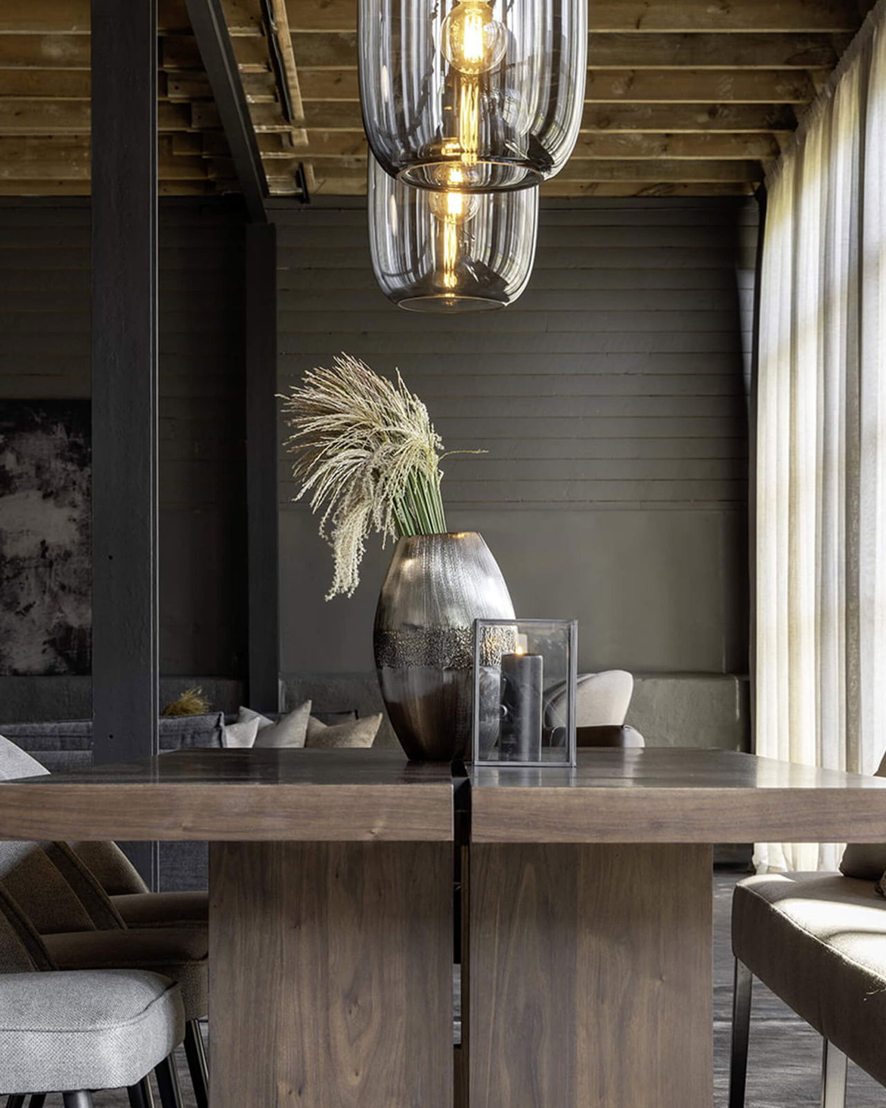 Armando Vase Black Nickel