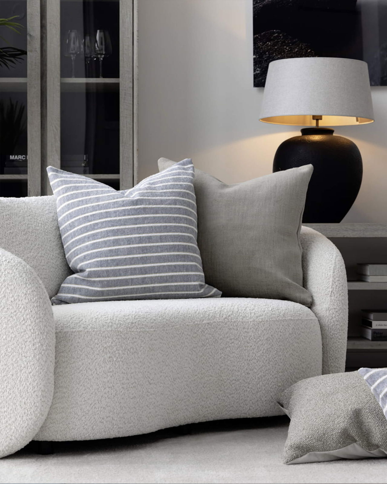 Dome loveseat story cream