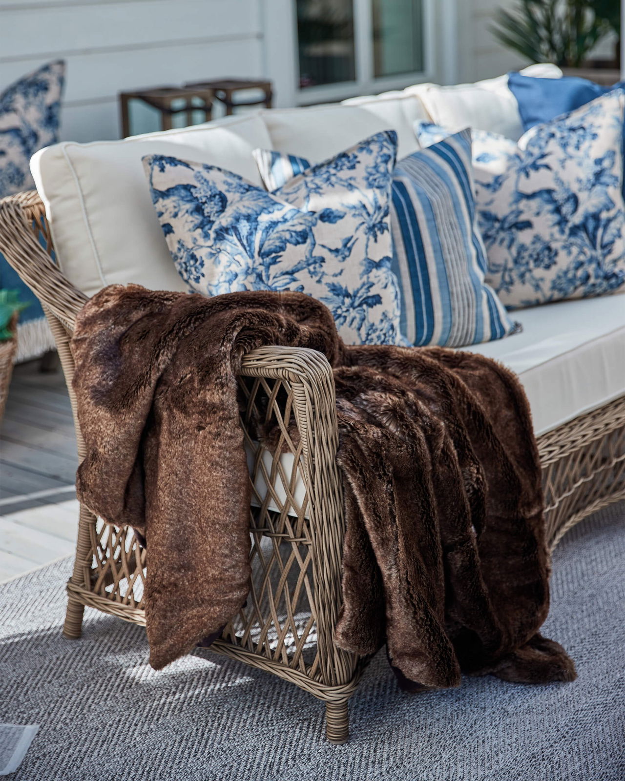 Aspen Throw Brown Bear