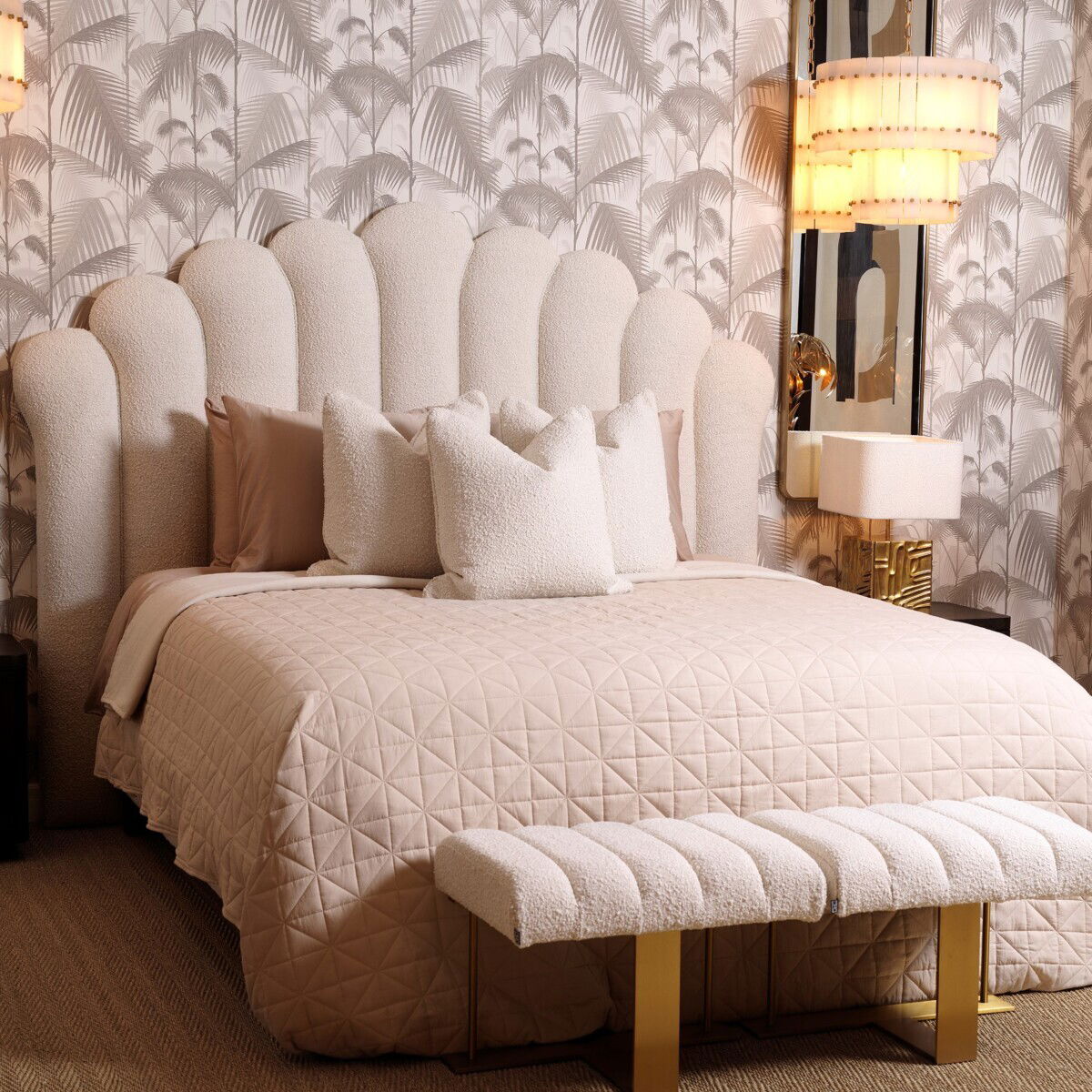 Trapezium sänggavel bouclé cream