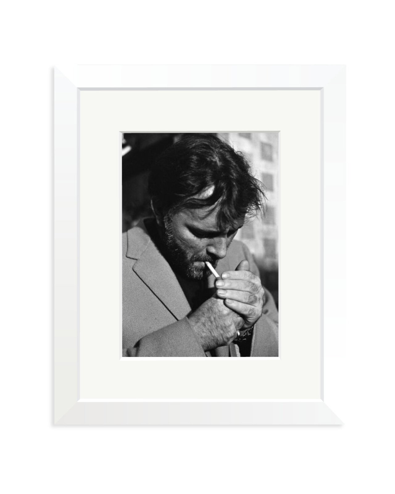 Burton lighting a cigarette White / Small