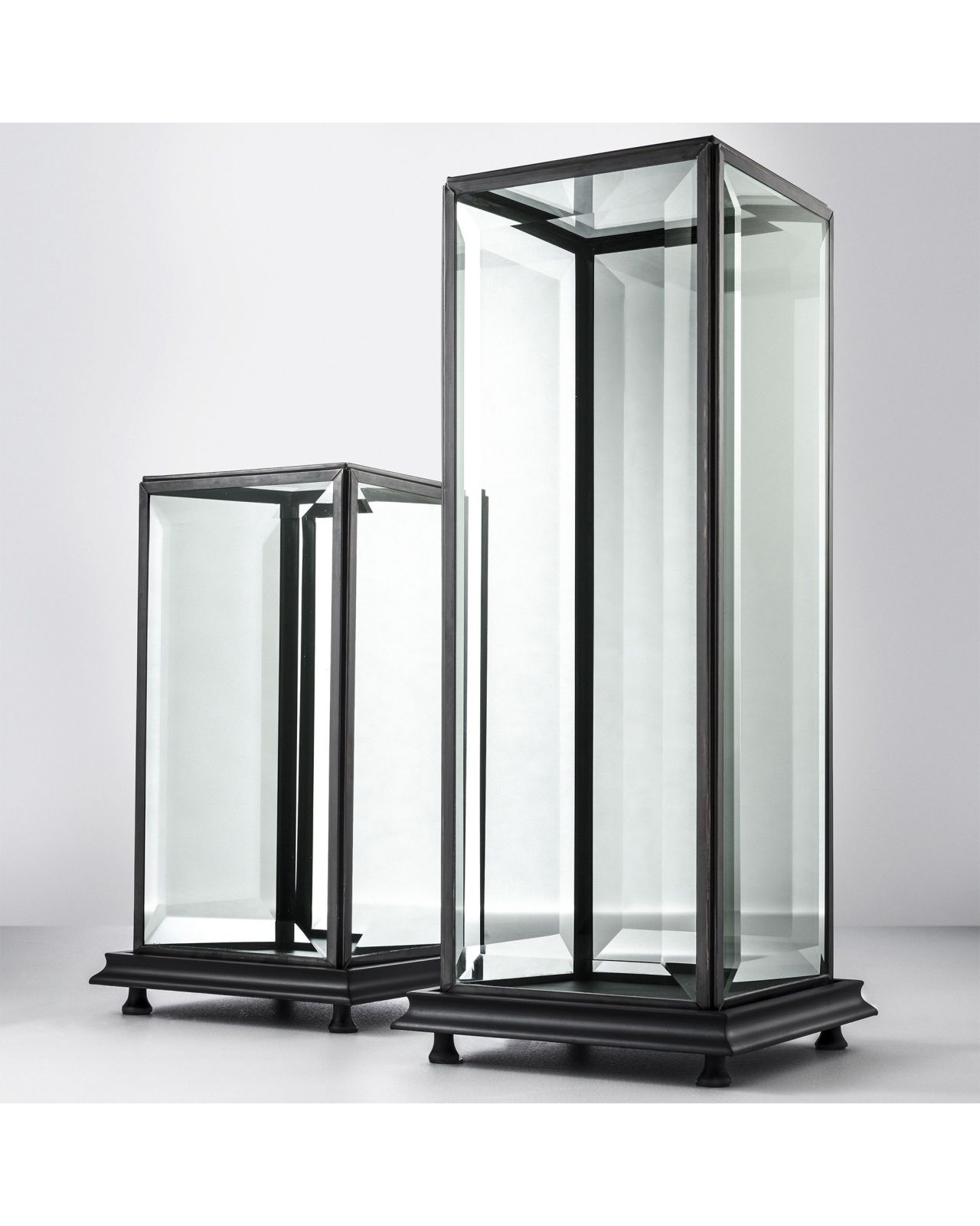 Showcase Uffizi antique bronze finish