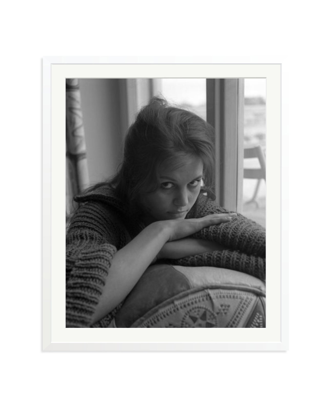 Claudia Cardinale Staring White / XXL