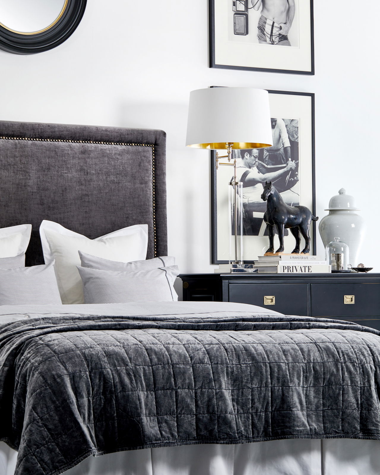 Tang häst skulptur svart