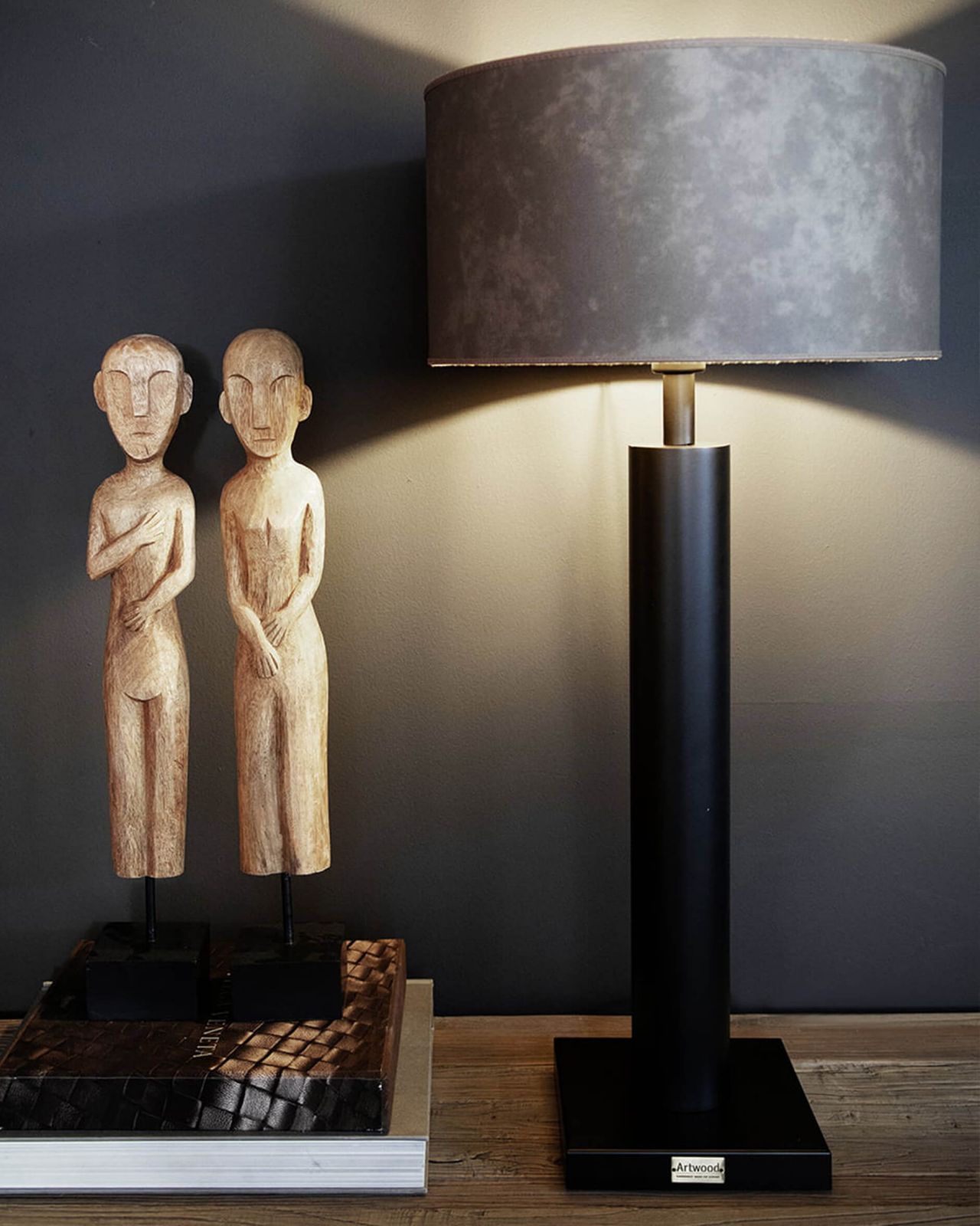 Milan Lampfoot Black