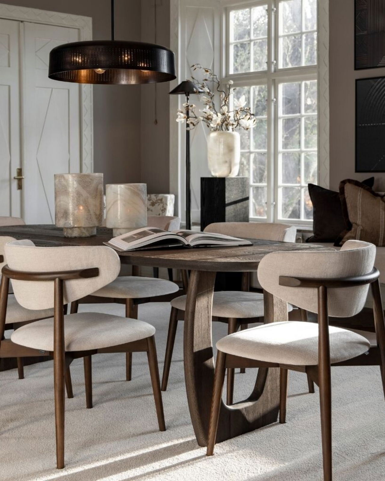 Lexa dining table US Brown