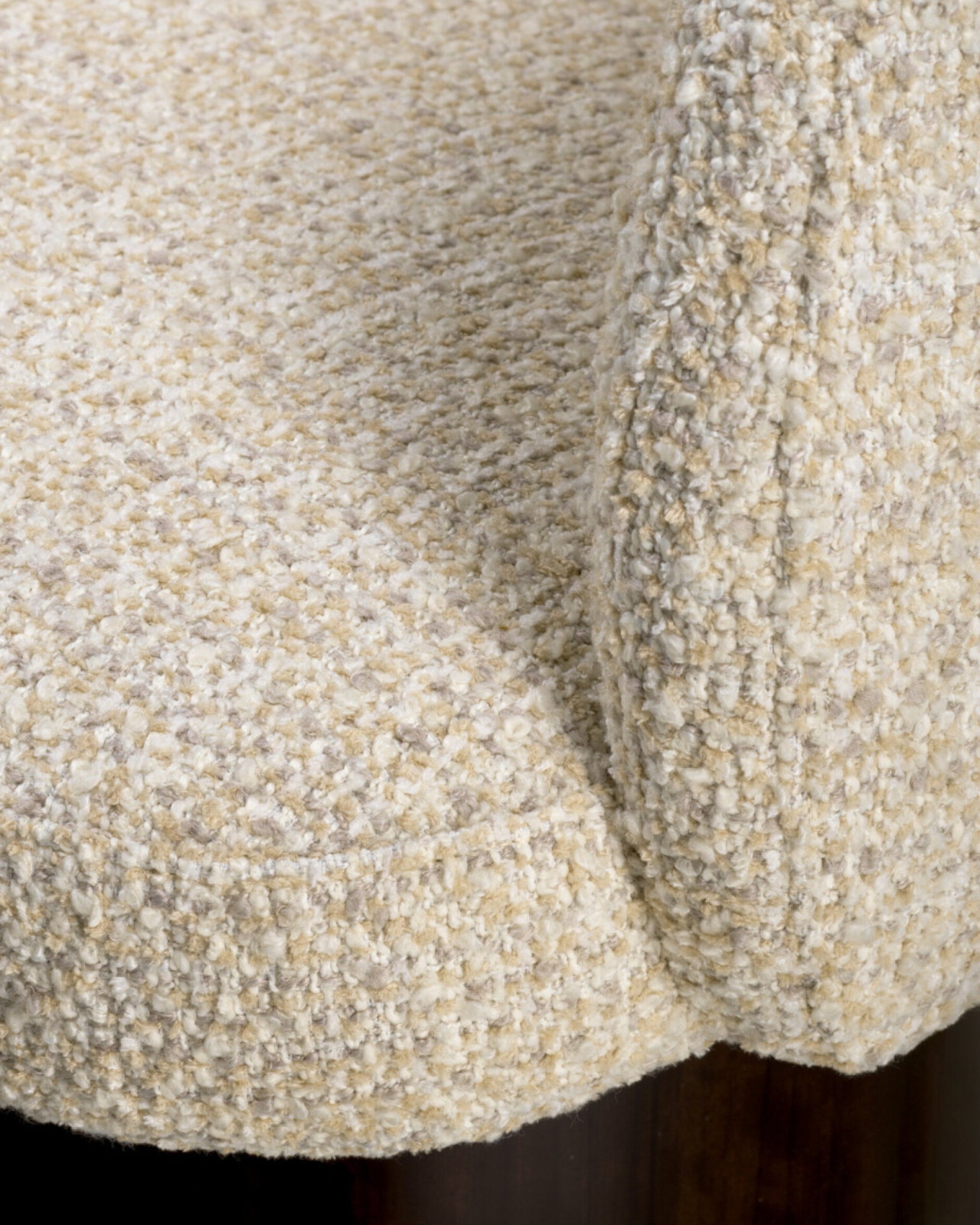 Marly matstol eucalyptus finish