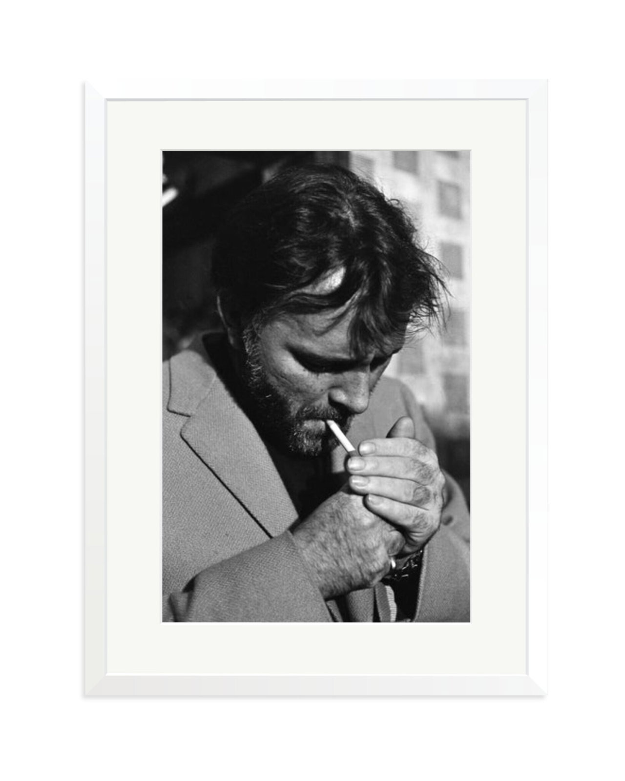 Burton lighting a cigarette White / XL