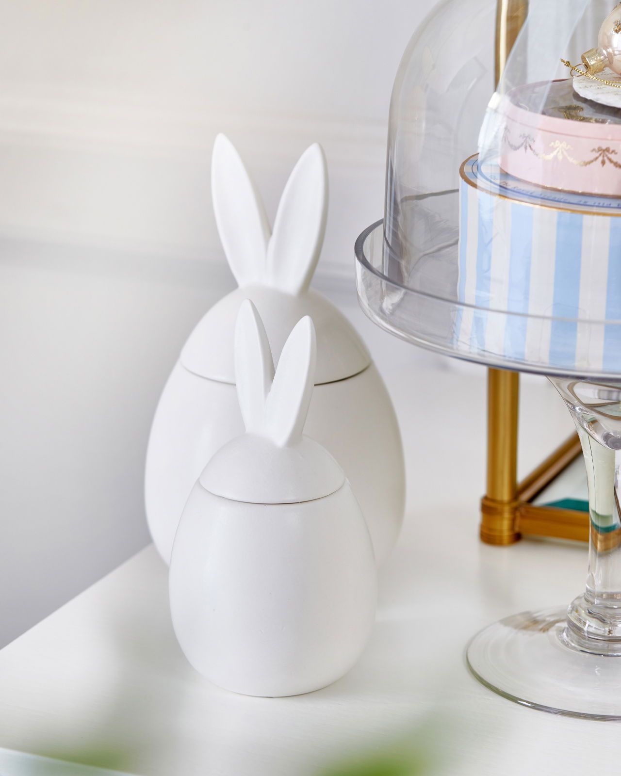 Mona candy hide white