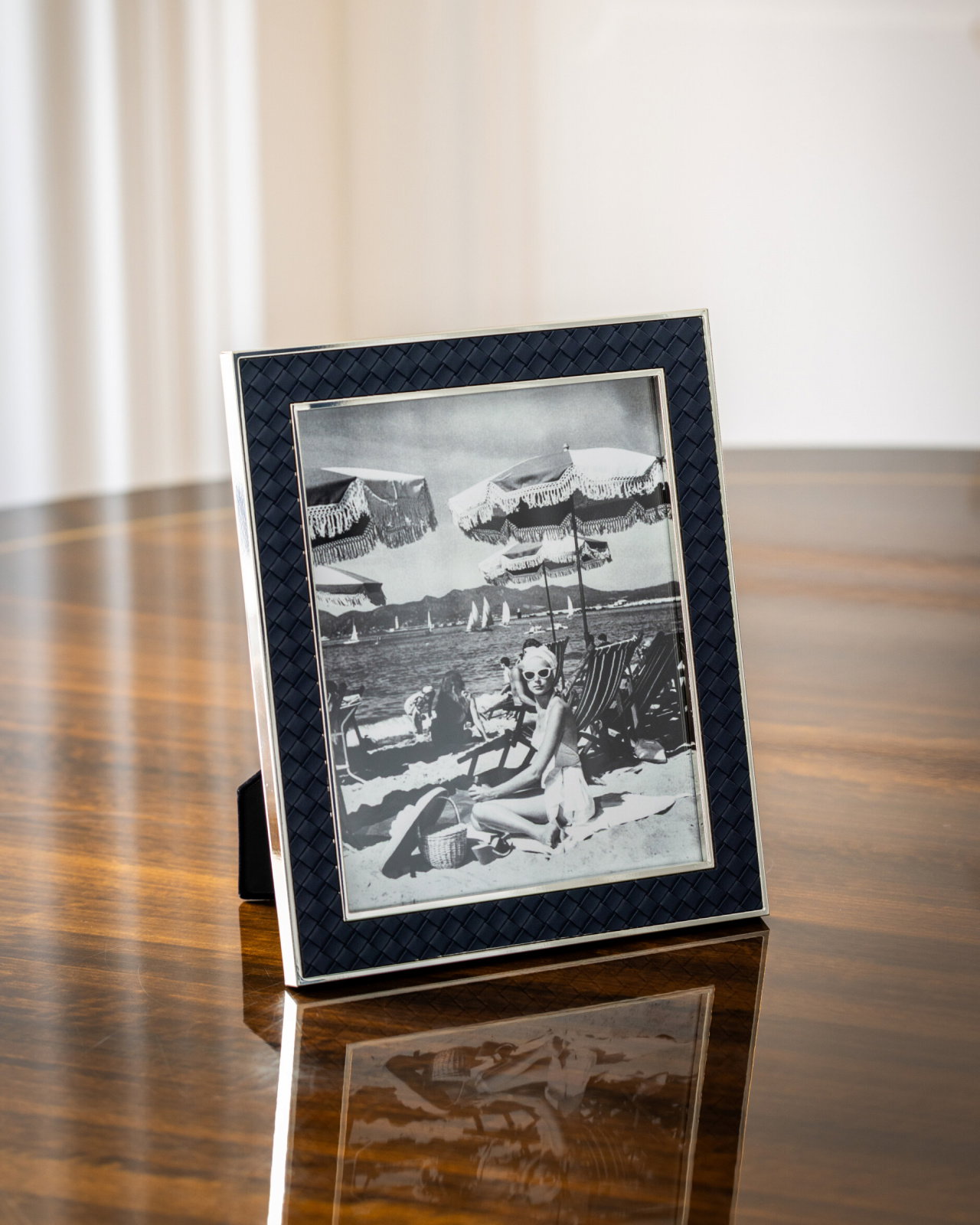 Pearl photo frame