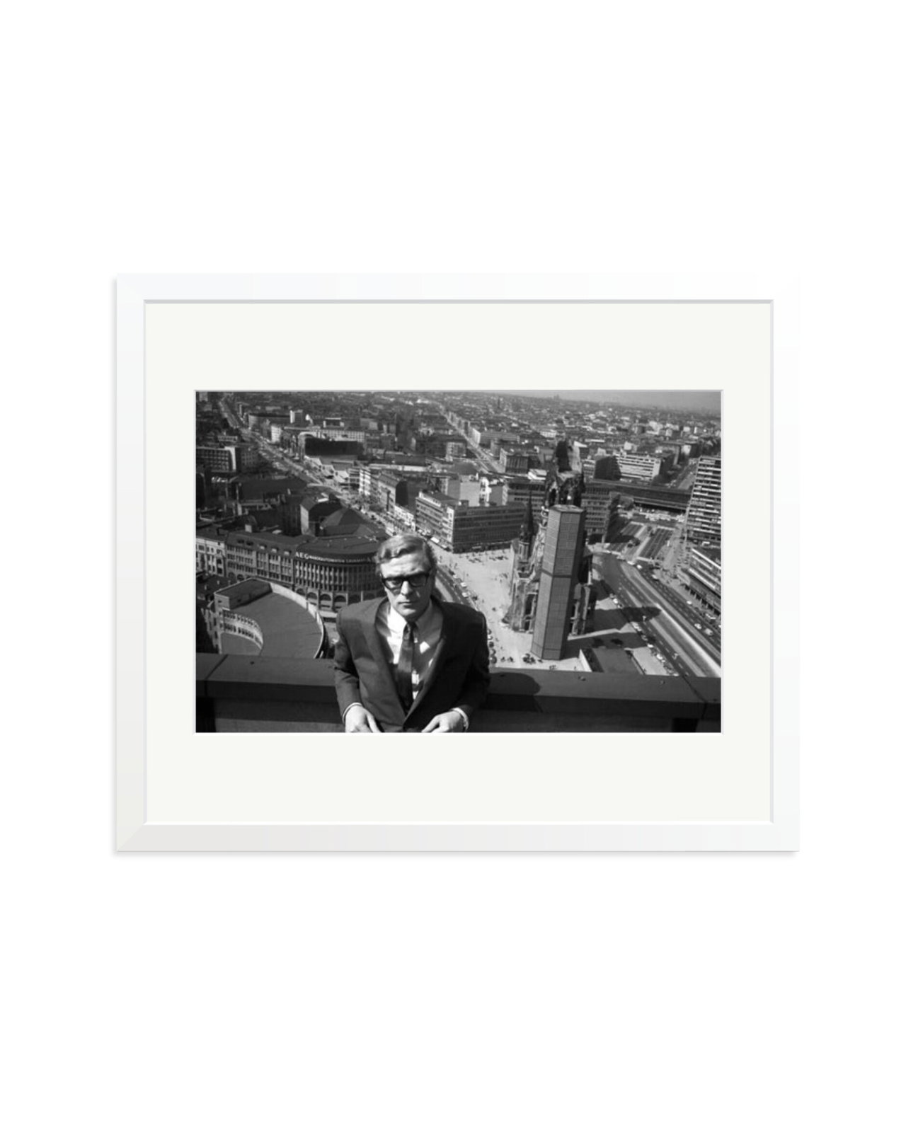 Caine, Funeral in Berlin White / Large