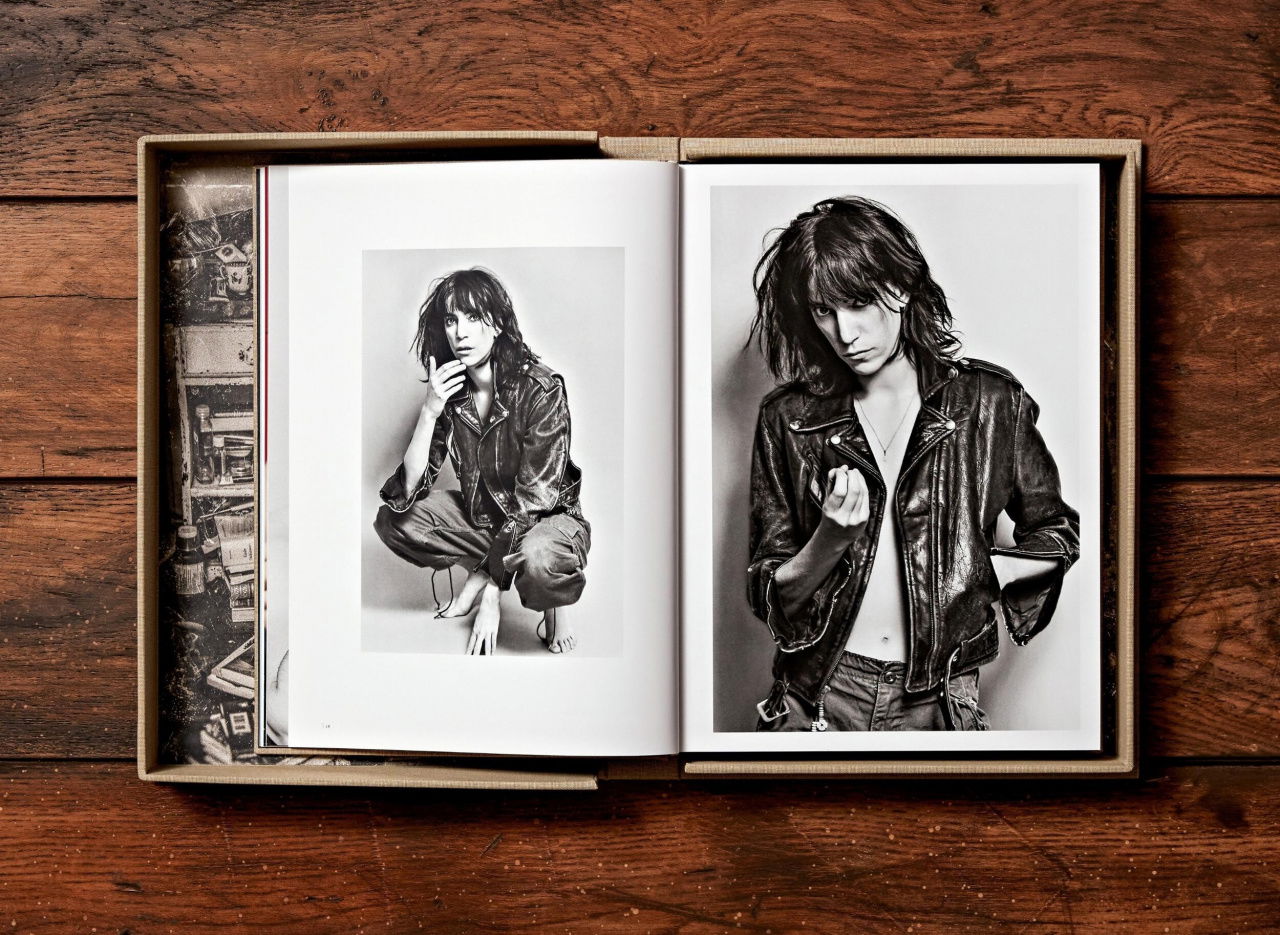 Lynn Goldsmith. Patti Smith. Before Easter After