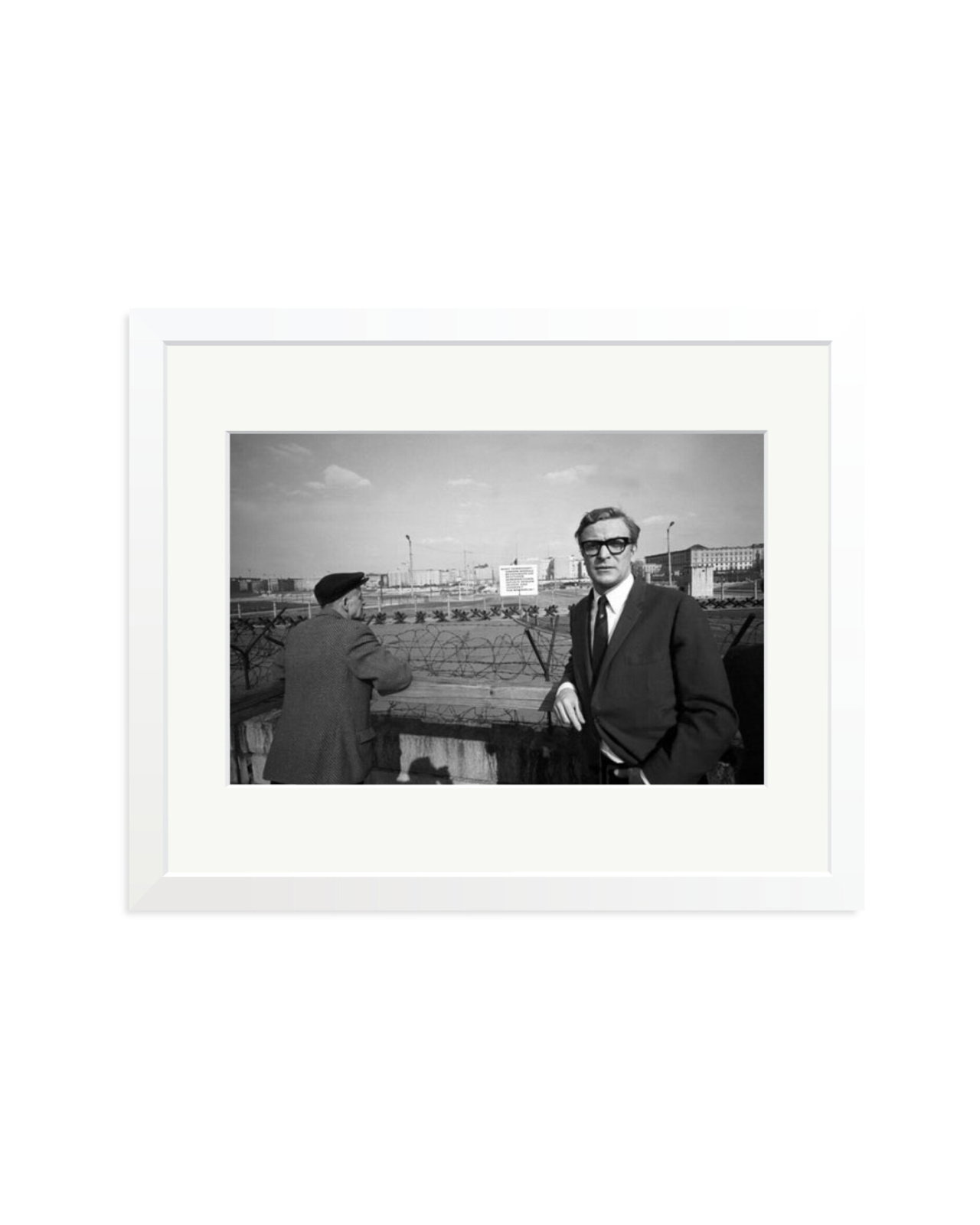Caine in Berlin White / Medium