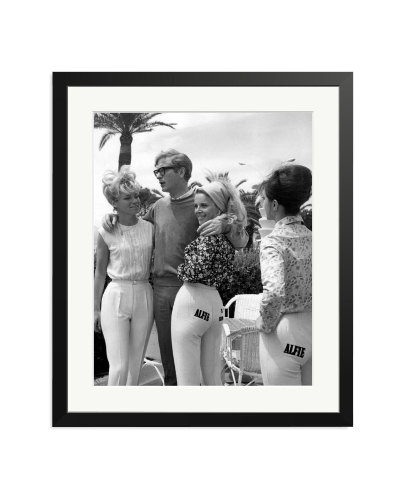 Caine With 'Alfie' Models Black / Large