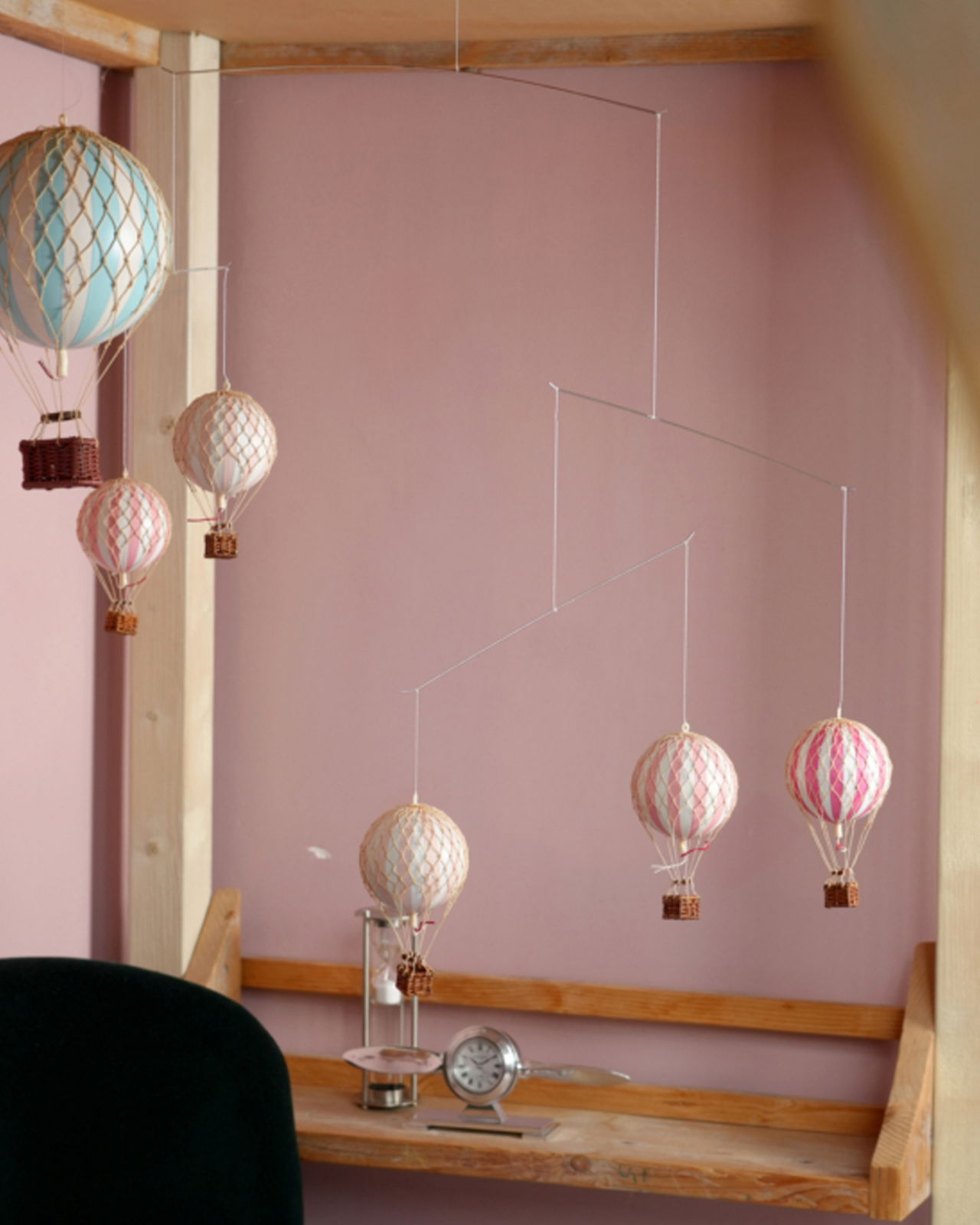 Mobile Flying Skies, vaaleanpunainen