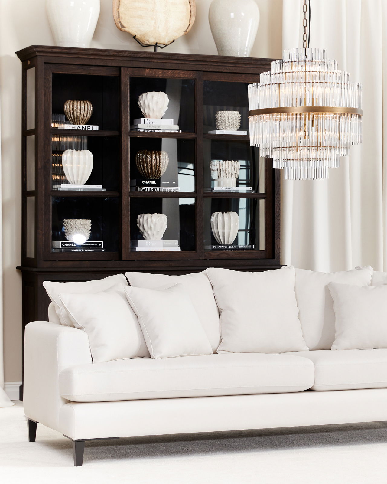 Assonet vitrinskåp mountain wenge