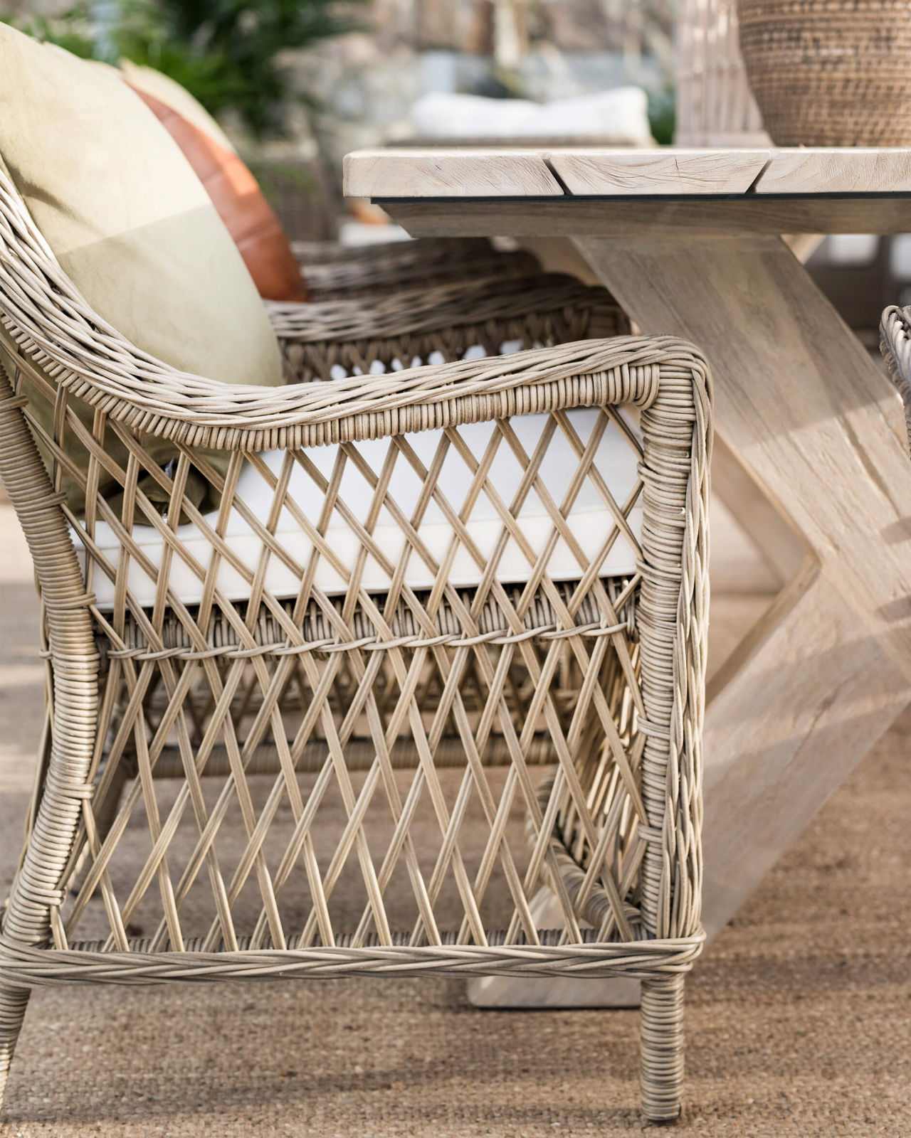 Marbella Armlehnstuhl mit Cross Esstisch