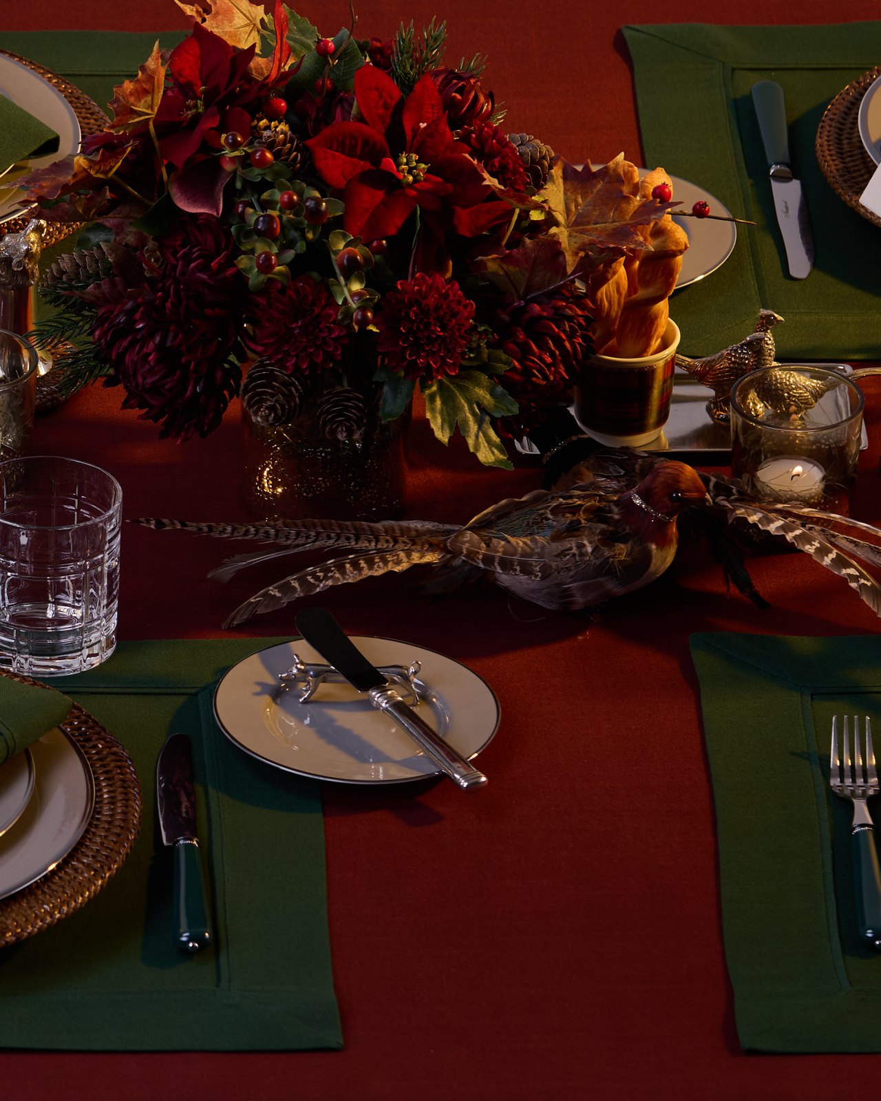 Castleford dark red tablecloth