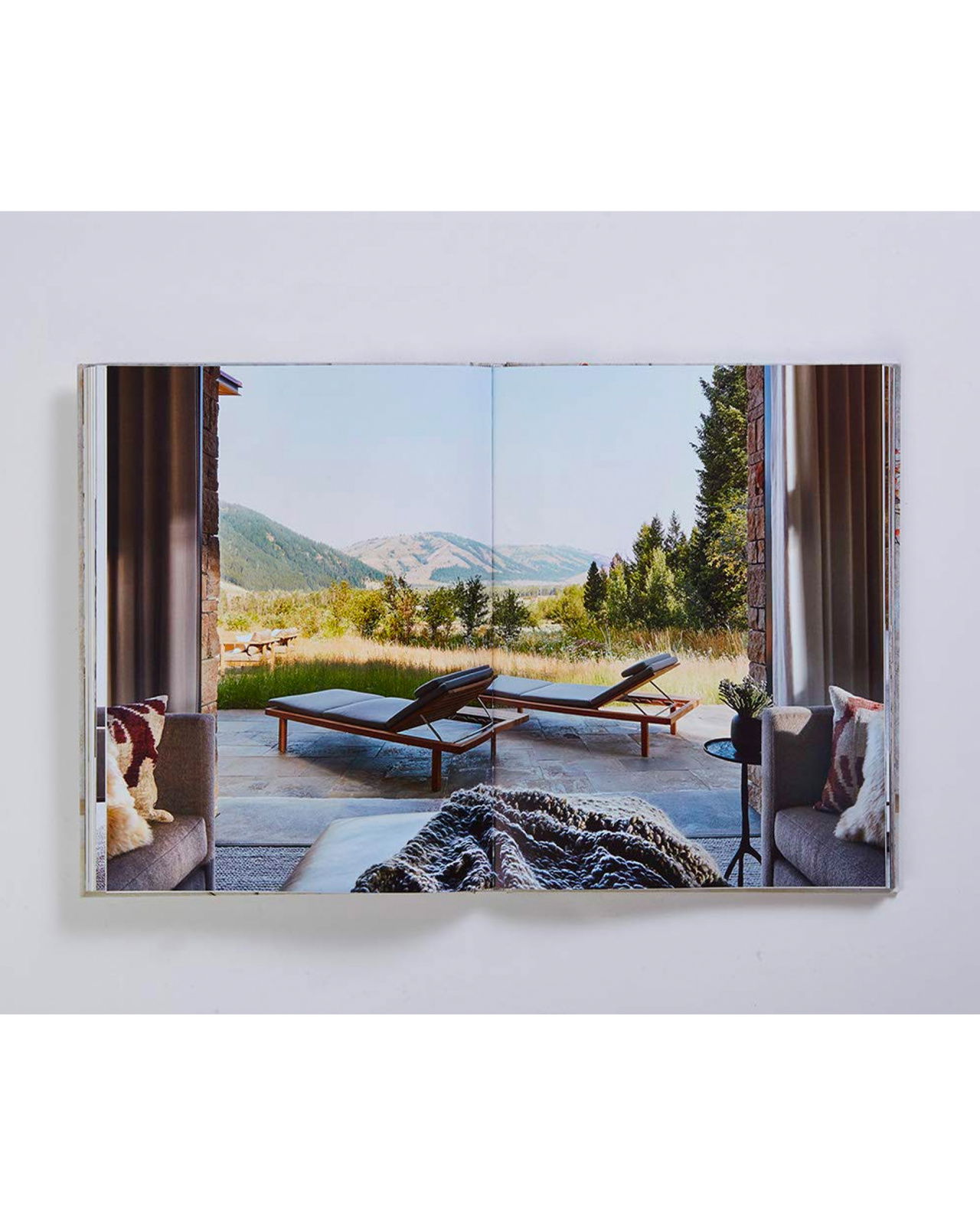 Natural Elegance: Luxurious Mountain Living