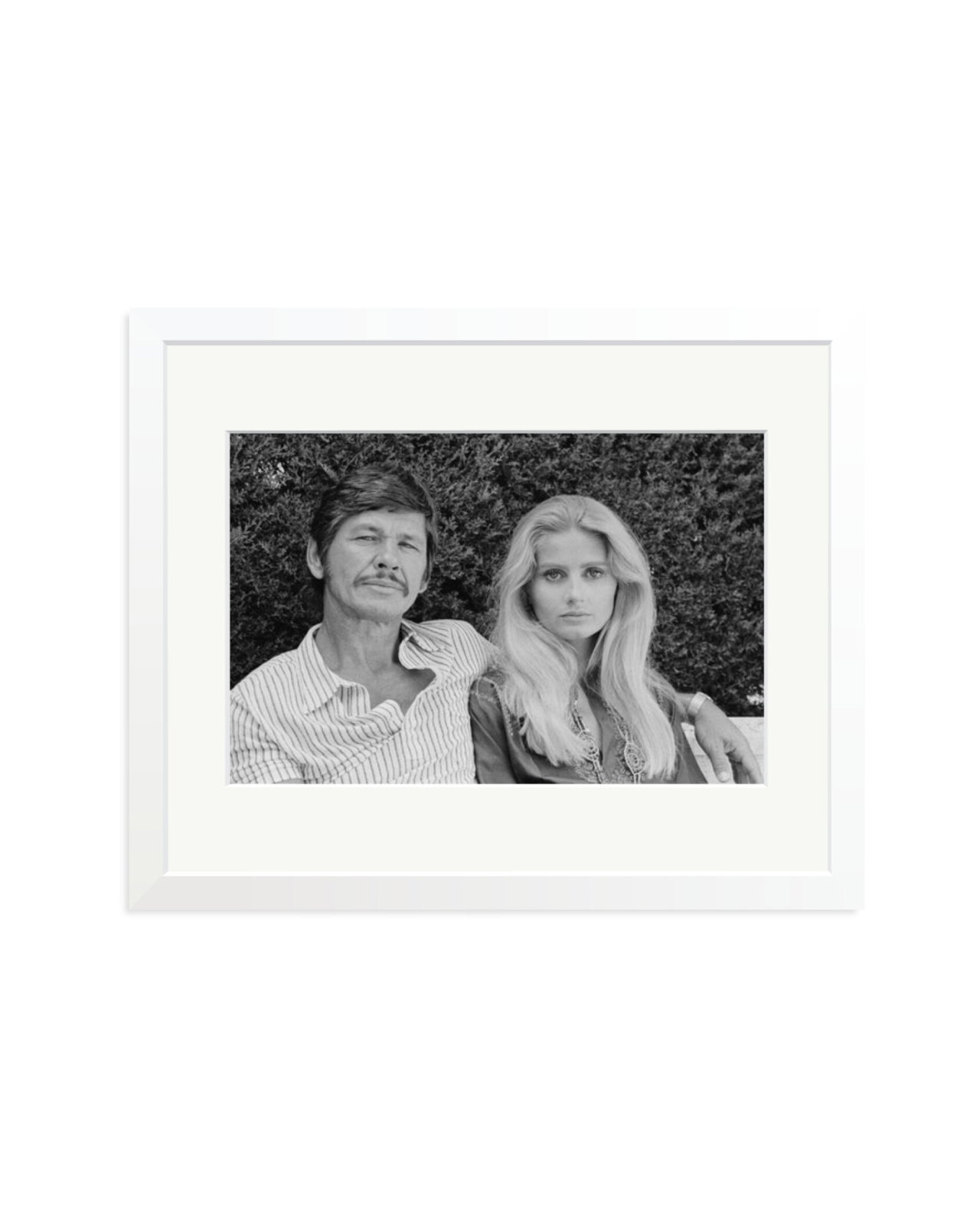 Charles Bronson and Jill Ireland White / Medium