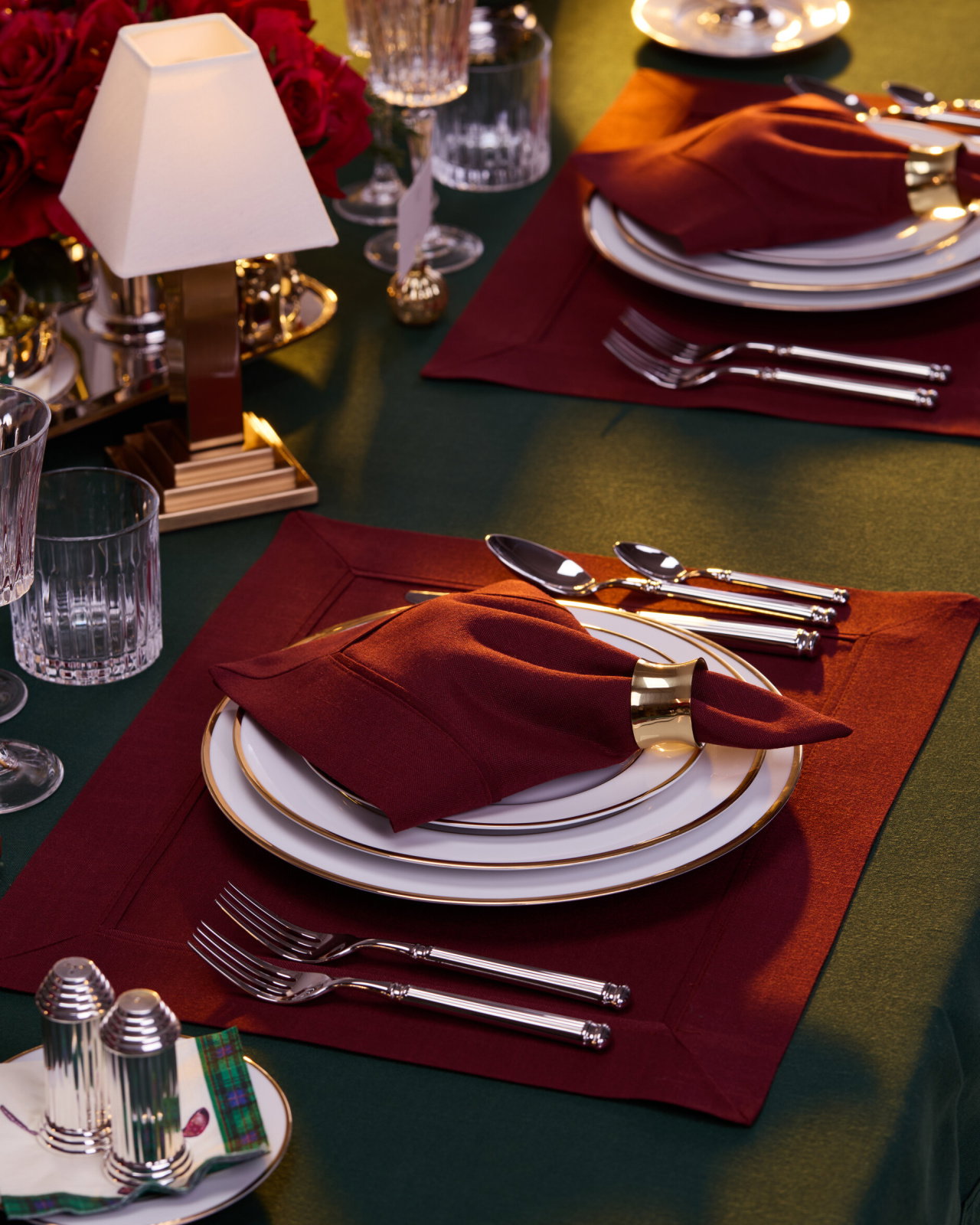 Castleford napkin dark red