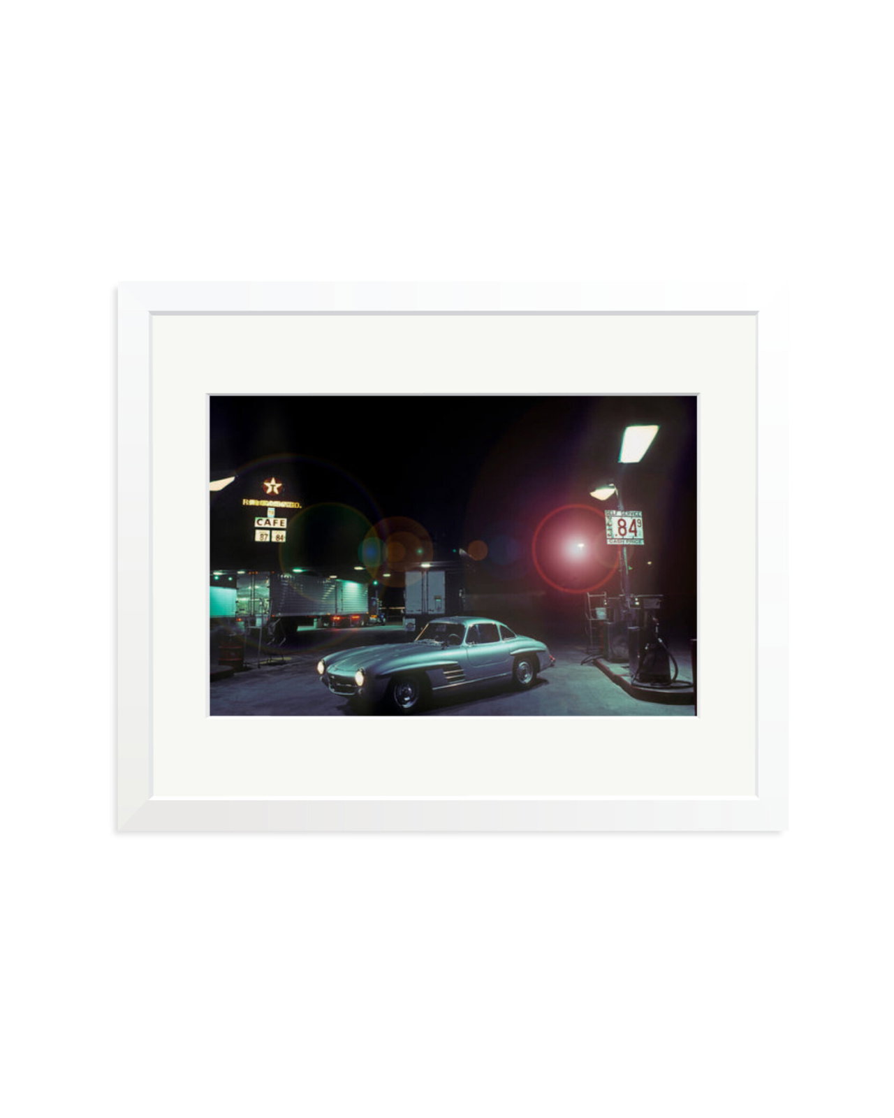 The Gas Station White / Medium