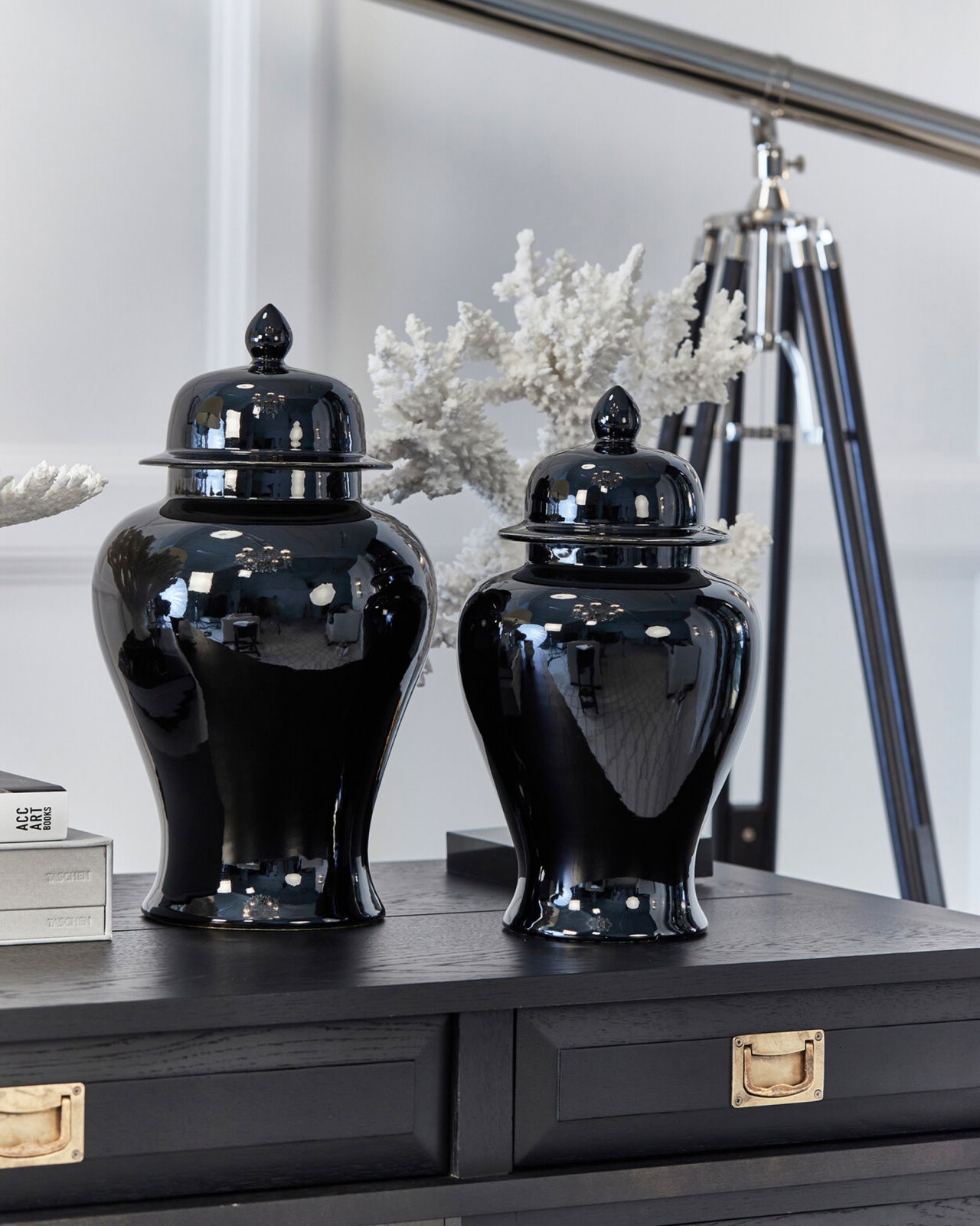 Demeter Urn Black