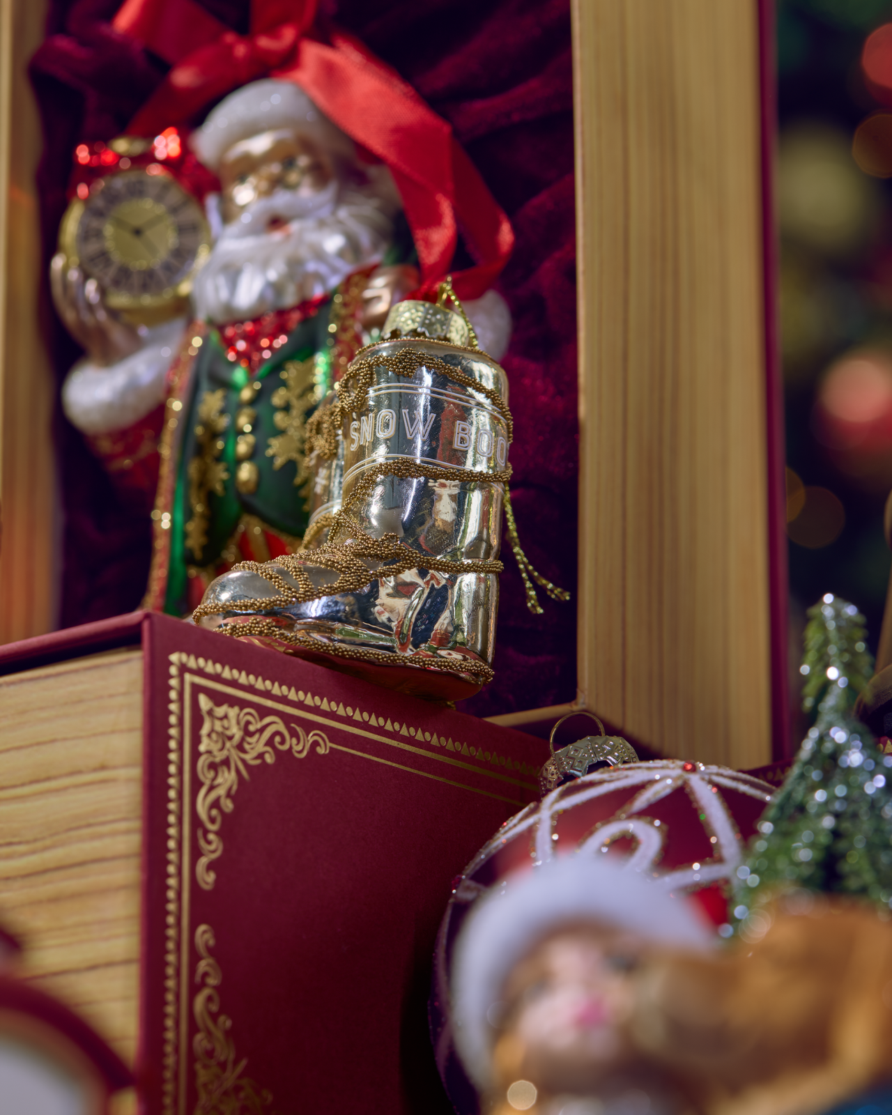 Phyllis Shoes Christmas Ornament, Gold