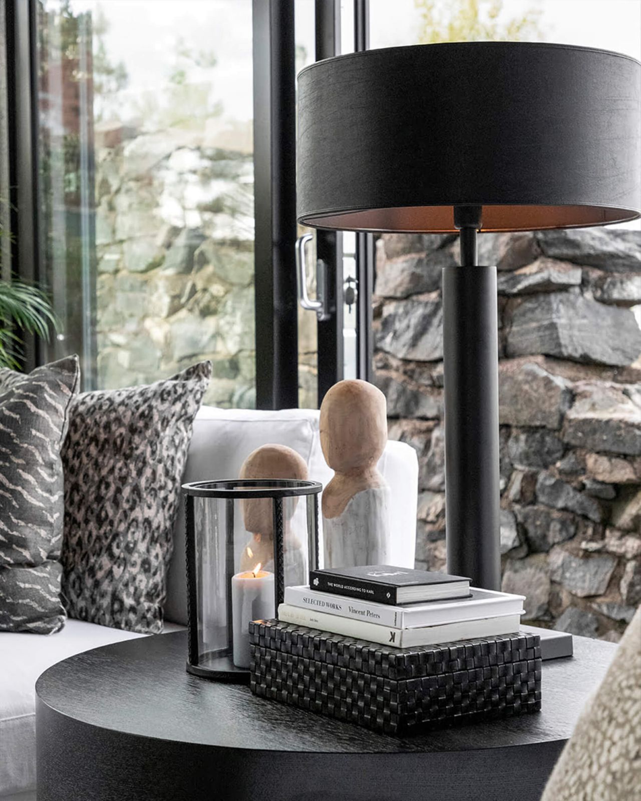 Milan-lampunjalka musta OUTLET