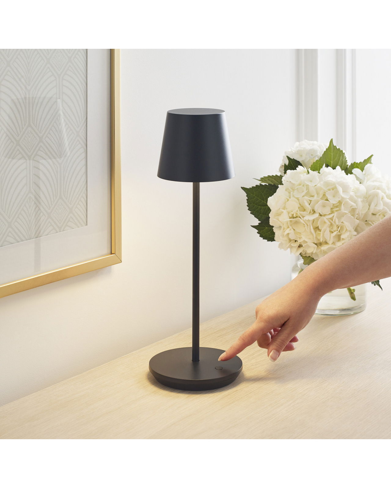 Nevis bordslampa uppladdningsbar svart